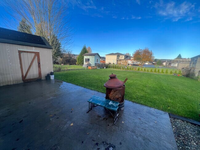 Building Photo - 305 Calistoga St W