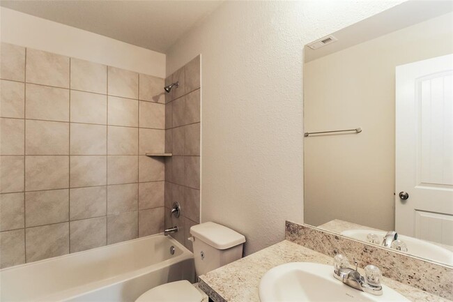 Building Photo - 2610 Lina Dr