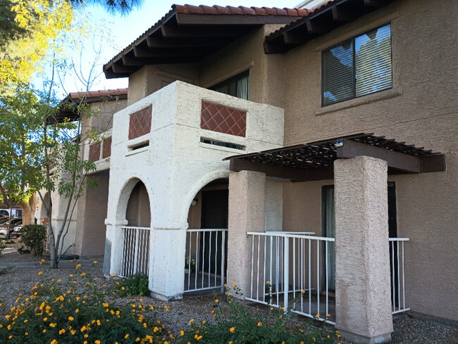 Building Photo - 5757 W Eugie Ave