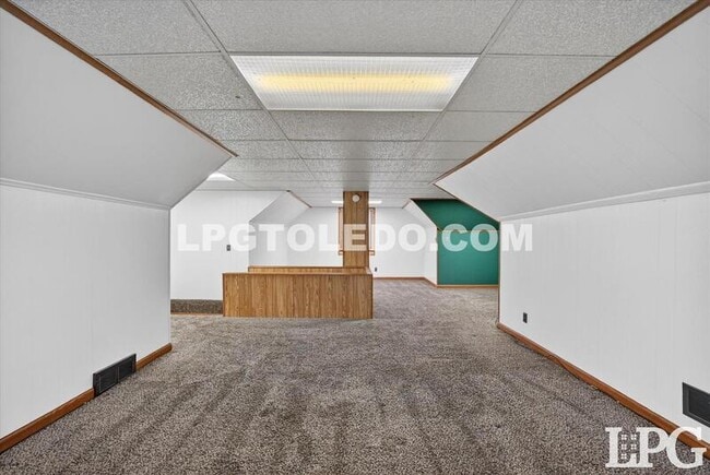 Building Photo - 667 Caswell Ave