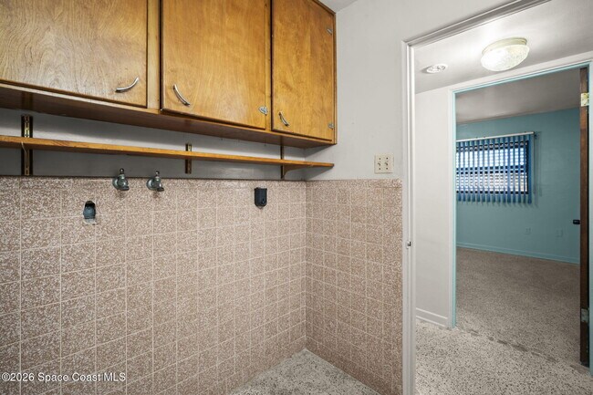 Building Photo - 6785 Riveredge Dr