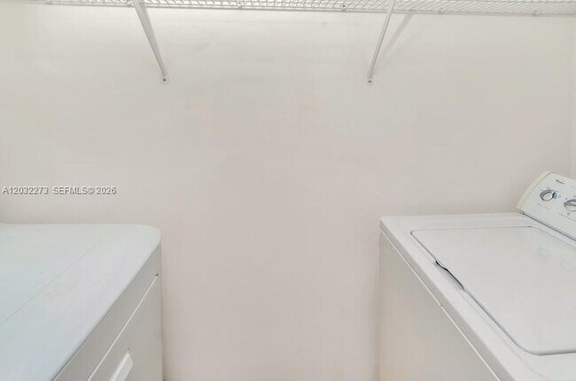Building Photo - 1011 Crystal Way