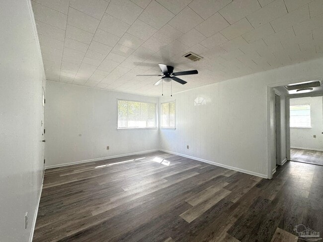 Building Photo - 4509 Versailles Dr