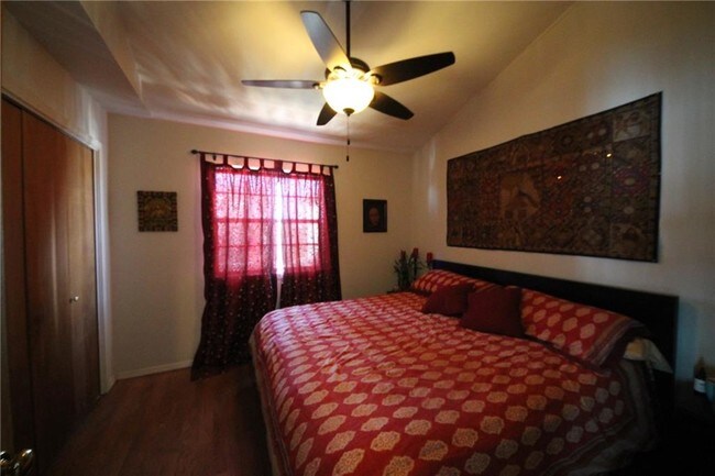 Building Photo - 1903 E 20th St