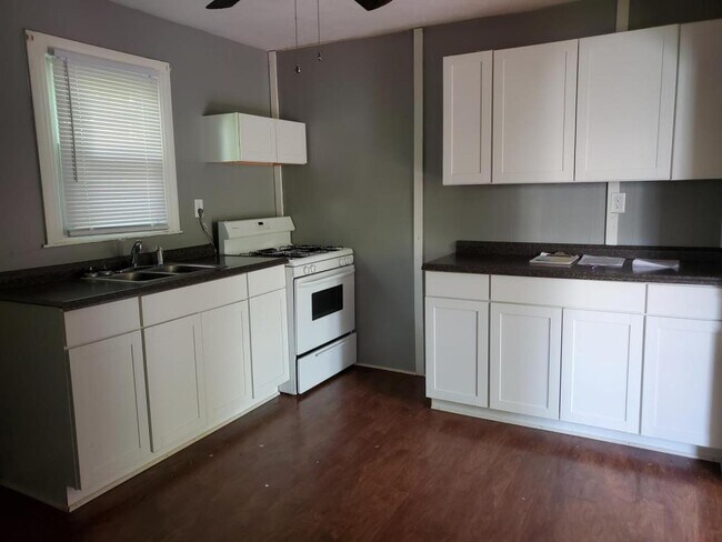 Building Photo - 2635 Guyan Ave