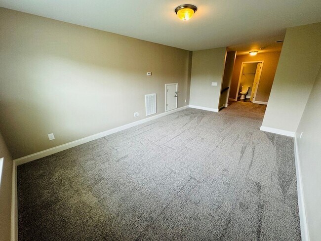 Building Photo - 1015 Callaway Dr