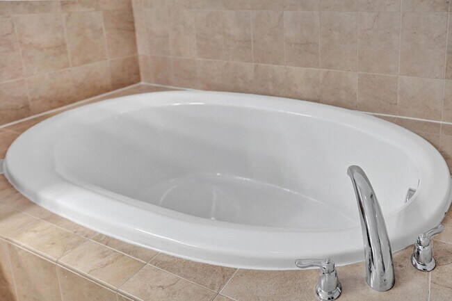 Building Photo - Gorgeous Townhome in Parkland