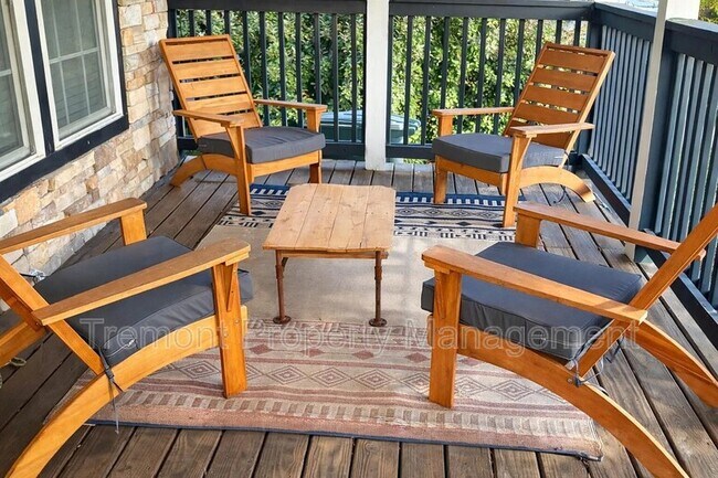 Building Photo - 1903 E 13th St