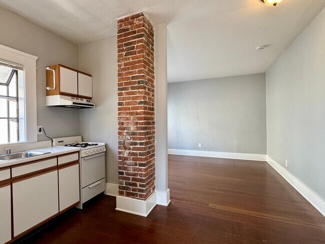 Building Photo - 2129 B St