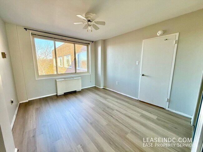 Building Photo - 4000 Tunlaw Rd NW