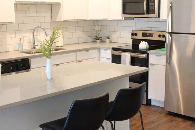 Building Photo - 4415 Lincoln Way