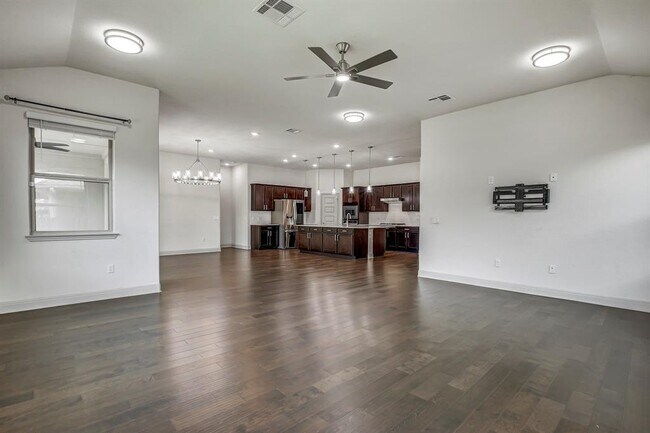 Building Photo - 18012 Stefano Dr