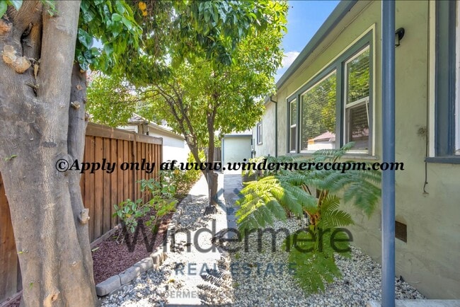 Building Photo - Timeless Modern Luxury 3 bedroom in one of...