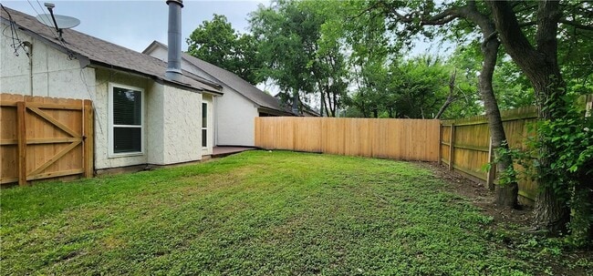 Building Photo - 1112 Airline Dr