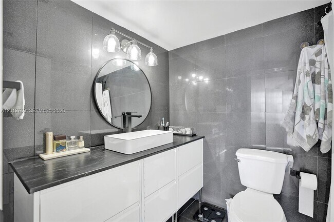 Building Photo - 18021 Biscayne Blvd