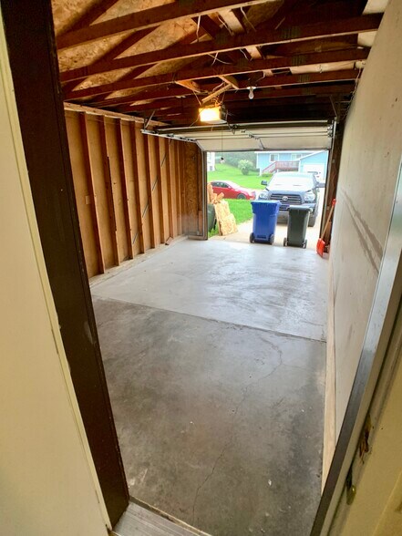 Building Photo - 5801 Williamsburg Way