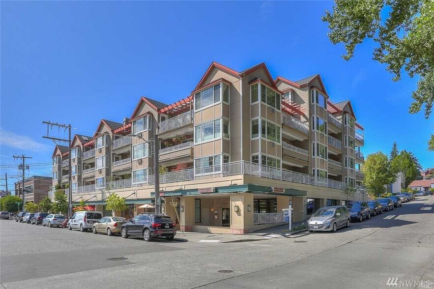 Building Photo - 2425 33rd Ave W