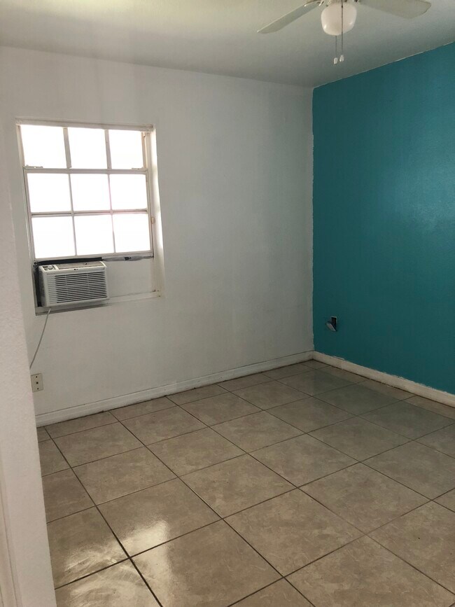 Living room - 2807 Formosa Ave