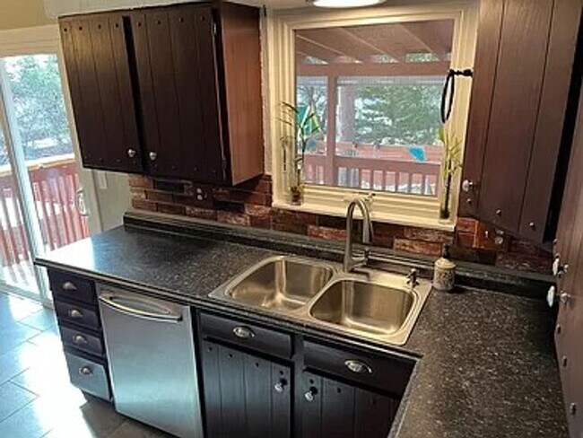 Building Photo - Spacious Home on a Large Lot in Villa Loma...