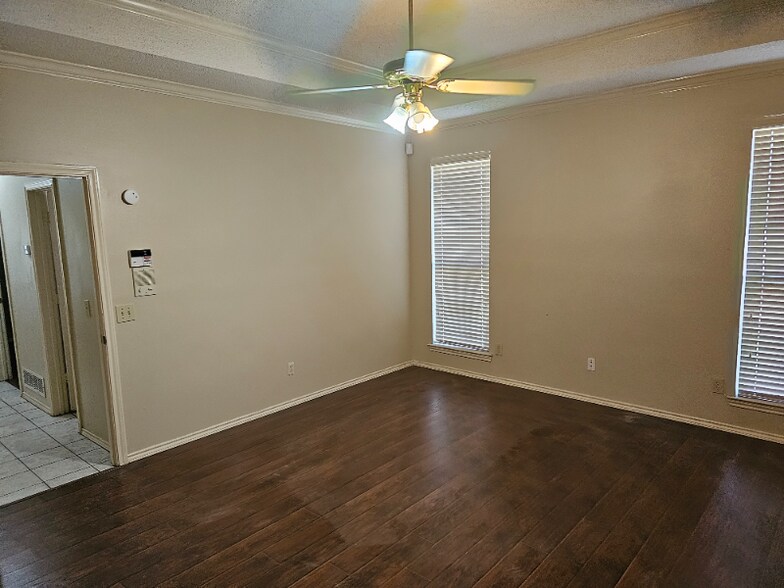 Building Photo - 2712 Powderhorn Dr