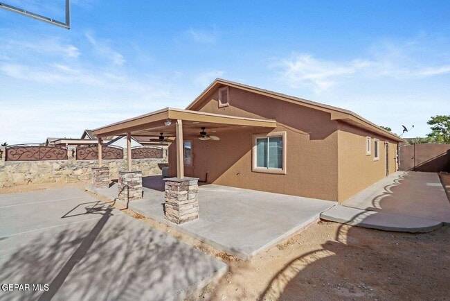 Building Photo - 804 Desert Cactus Dr