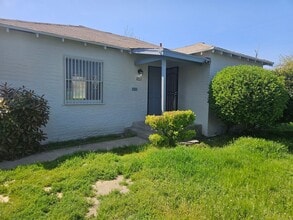Building Photo - Adorable house with lots of upgrades