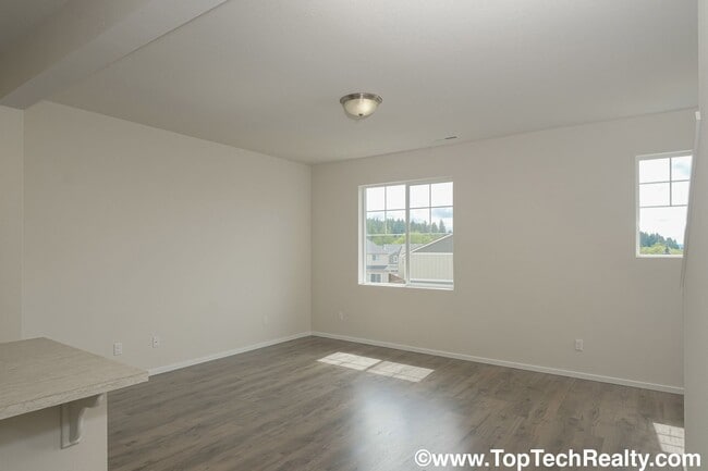 Building Photo - Beautiful North Bethany 3BR 2.5BA Townhome! Great Location, A+Schools!