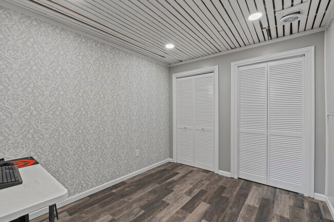 Building Photo - 4690 Lindbergh Dr