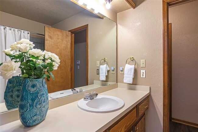 Building Photo - 512 Cypress Dr