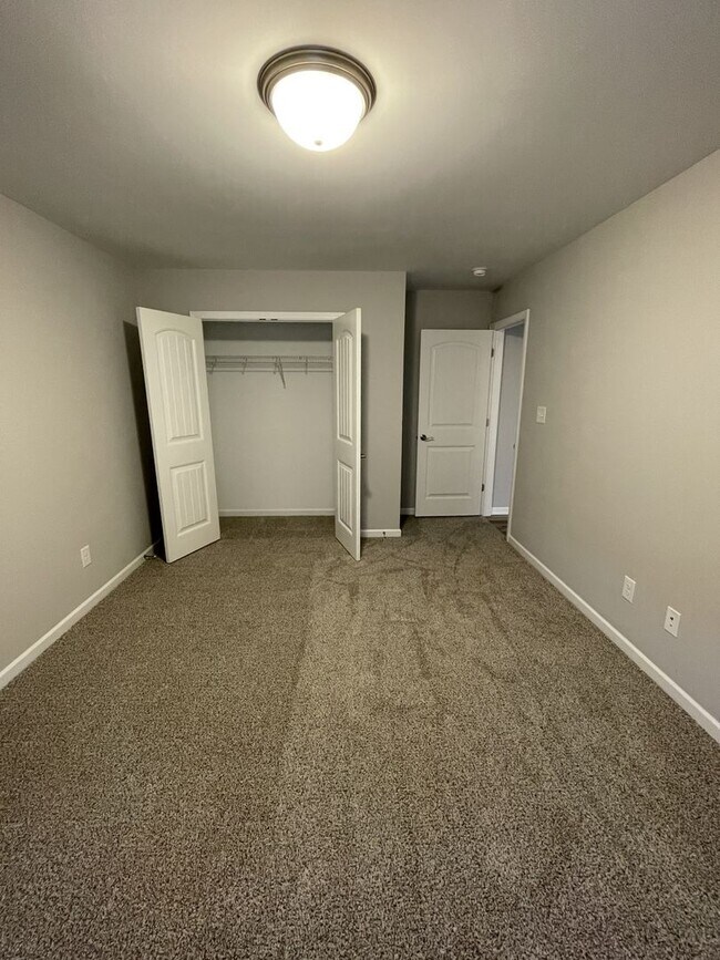 Building Photo - 219 Grist Mill Dr