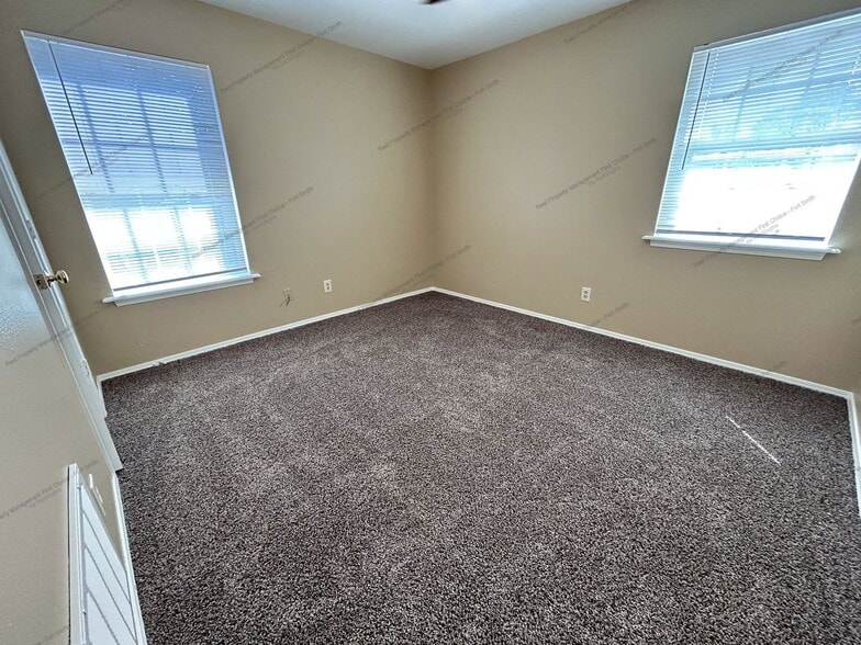 Building Photo - 1206 S 41st Cir