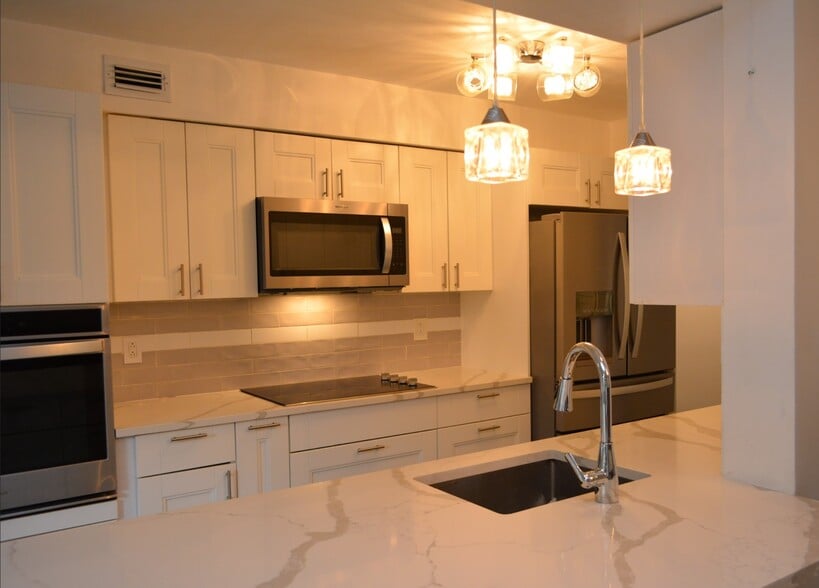 Building Photo - 992 NW 93rd Ave