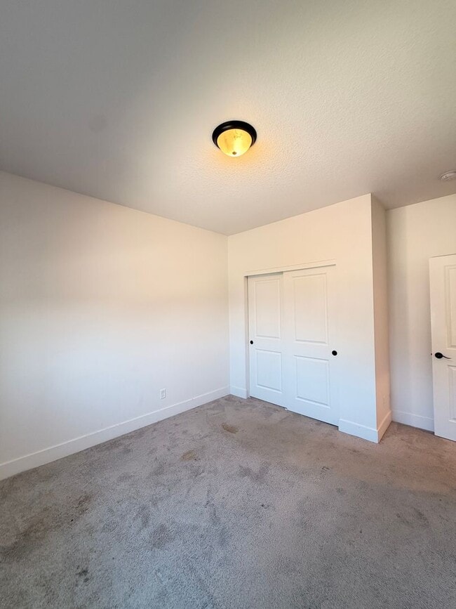 Building Photo - 3481 Snowberry Rd