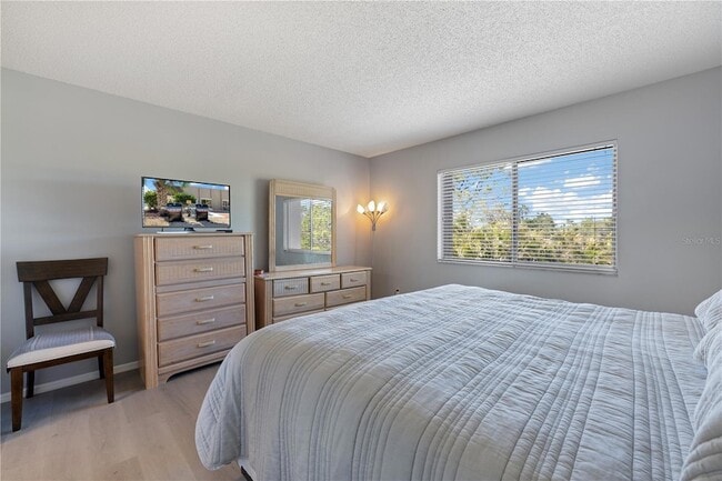 Building Photo - 1540 Glen Oaks Dr E