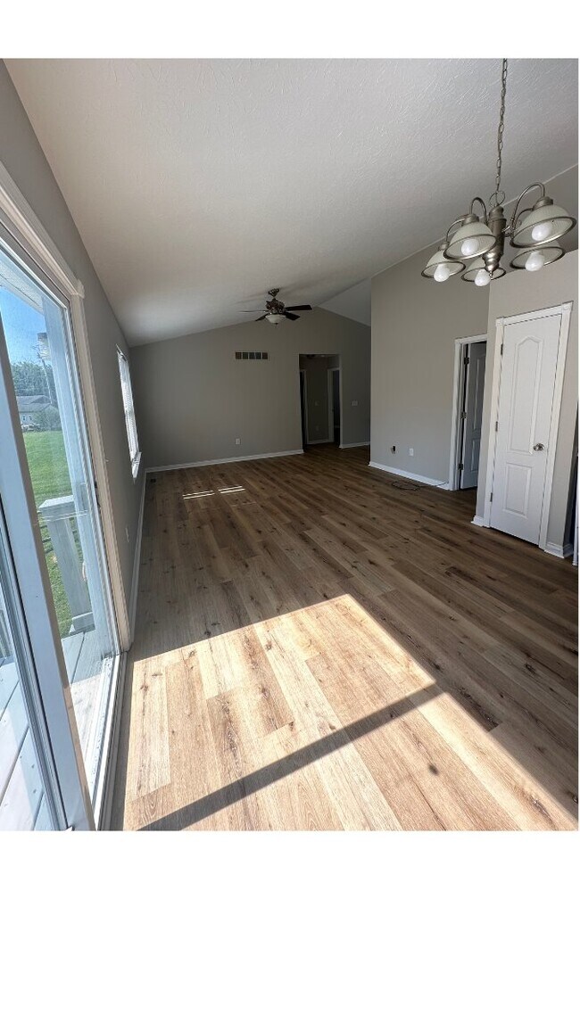 Building Photo - 6536 Oak Crest Dr