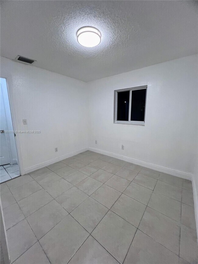Building Photo - 20780 NW 37th Ct
