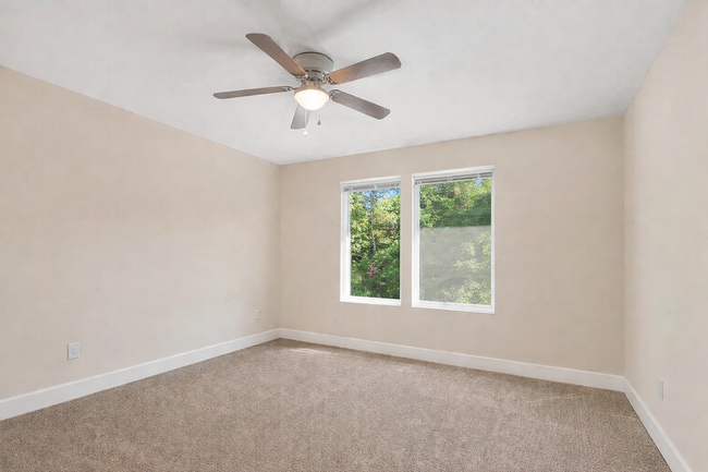 Building Photo - Immaculate 3 bed/3.5 bath home in Caledonia