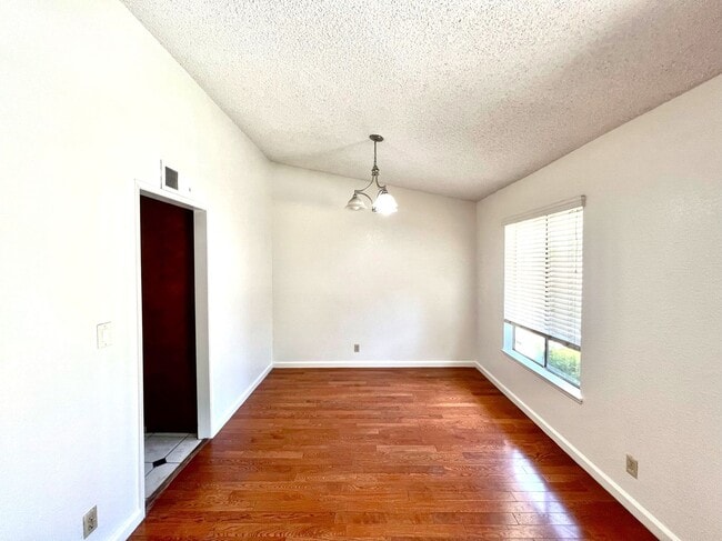 Building Photo - Beautiful 4 Bedroom Single Family Home for...