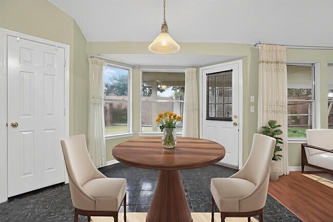 Building Photo - 12530 Meadowglen Dr