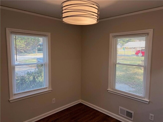 Building Photo - 1990 S Columbia Pl