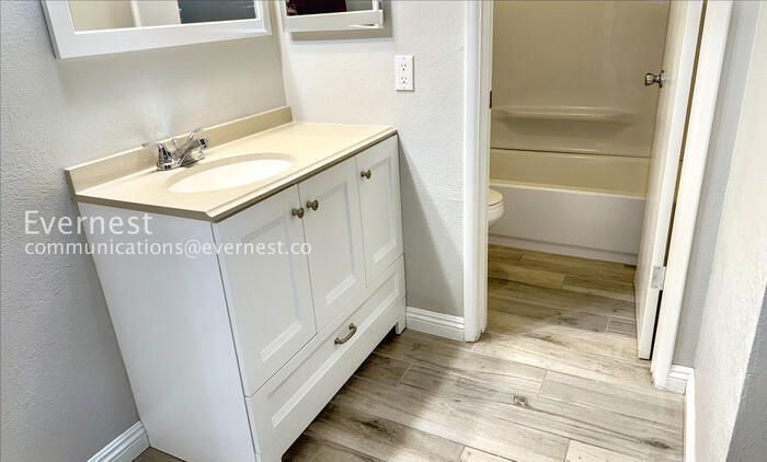 Building Photo - 1920 W Lindner Ave