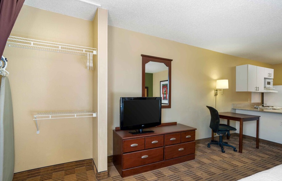 Building Photo - Furnished Studio-Frederick - Westview Dr.