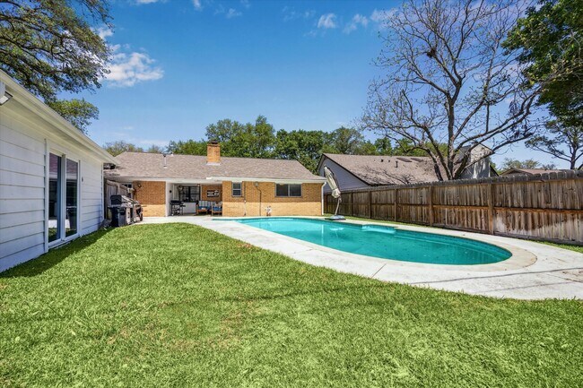 Building Photo - 12315 Whittington Dr