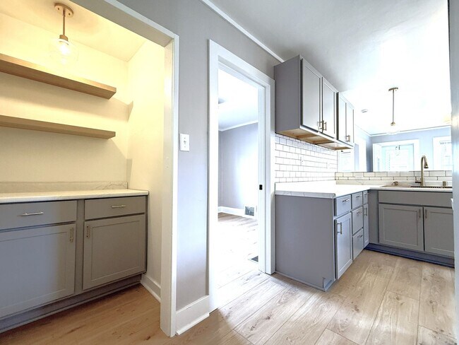 Building Photo - 323 N 59th St