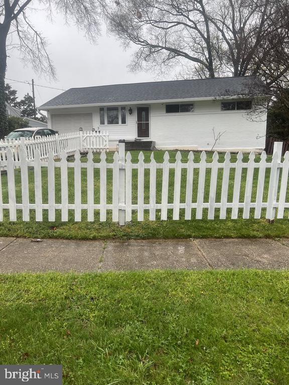 Building Photo - 3 Lakecrest Cir