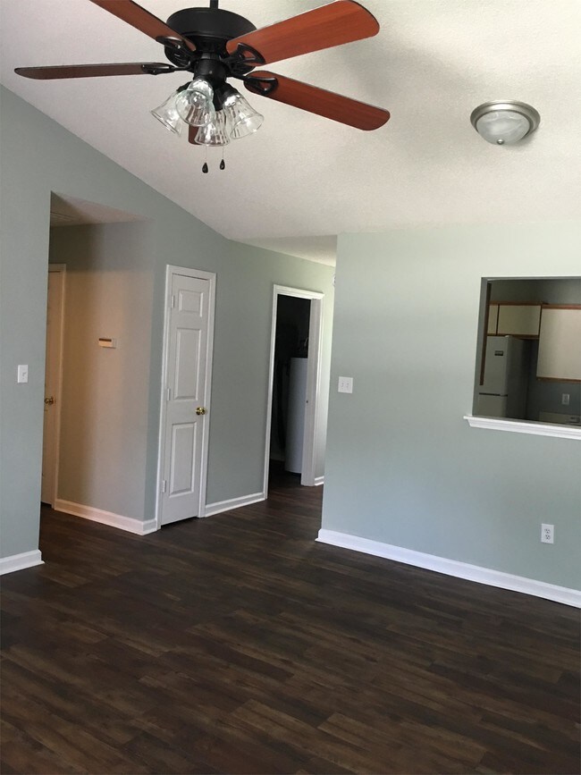 Building Photo - 135 Lavender Lakes Dr