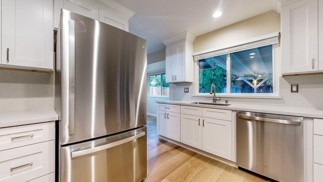Building Photo - Meticulously Maintained Four Bedroom Singl...
