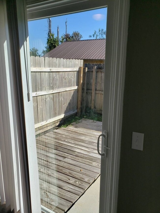 Building Photo - Great Efficiency Unit, Close to Tyndall AFB!