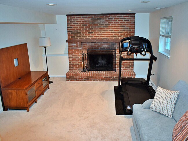 Building Photo - 8097 Winding Way Ct