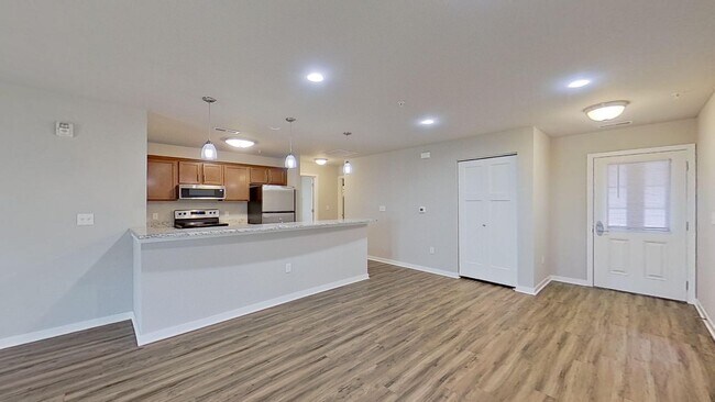 Building Photo - Condo Style Lower 1 Bedroom 1 Bathroom Apartment